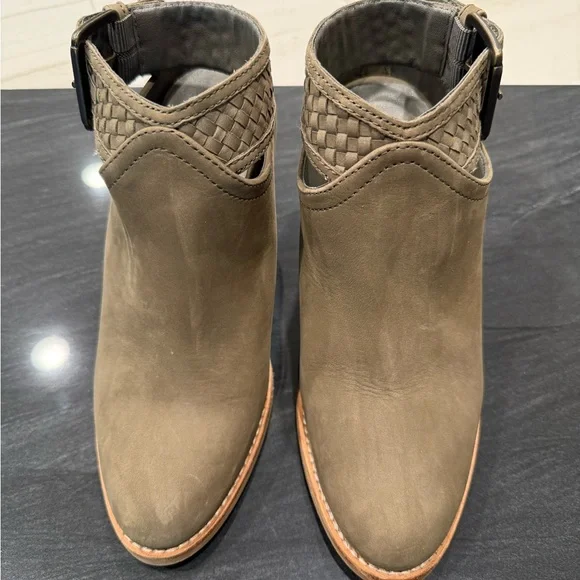 Mule style boot with ankle strap. Olive green. - Picture 3 of 9